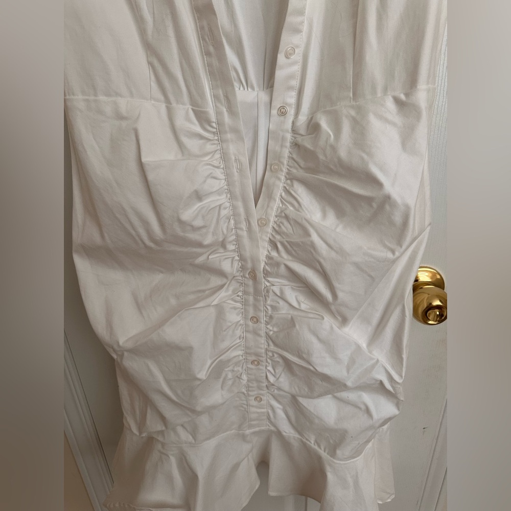 White Sleeveless Button-Down Dress with Ruffled Hem – Le Château - size m - Picture 2 of 6